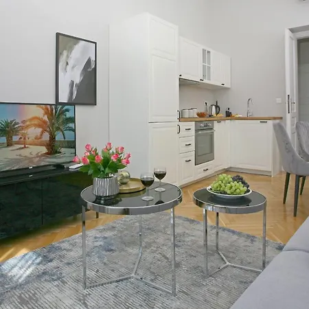 Gem By Castle * Kraków